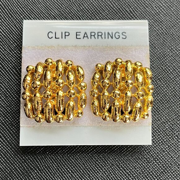 Vintage Trifari Golden Tone Clip On Earrings Marked VTG Square Quilted - Picture 11 of 12